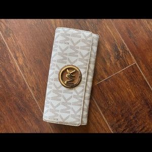 Micheal Kors wallet